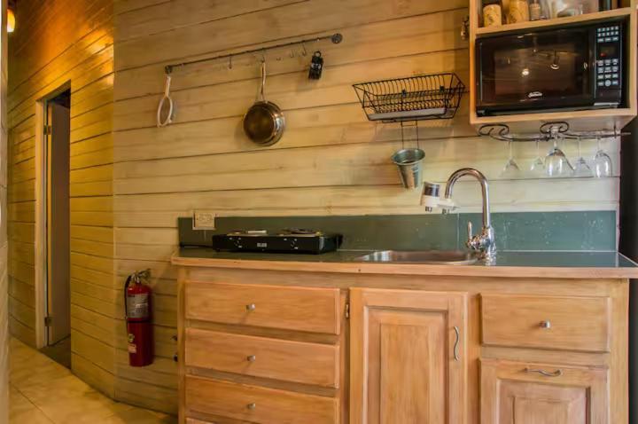 One32 Guesthouse Bejeweled Кингстон Экстерьер фото