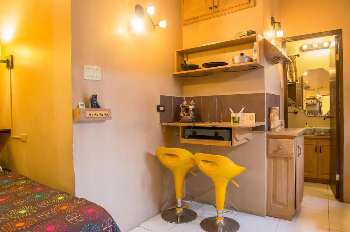 One32 Guesthouse Bejeweled Кингстон Экстерьер фото