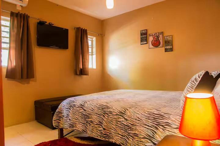 One32 Guesthouse Bejeweled Кингстон Экстерьер фото