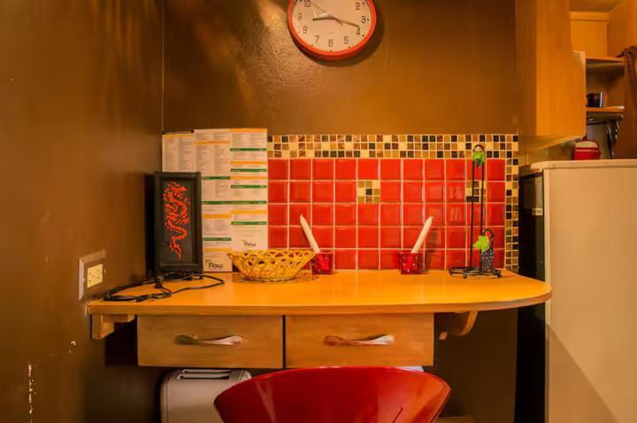 One32 Guesthouse Bejeweled Кингстон Экстерьер фото